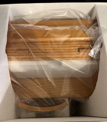 TOTALMENTE NUEVO en caja Muñeca American Girl KIT Madera Rolltop Escritorio Escolar y Silla Nuevo en Caja Foto 1 de 3