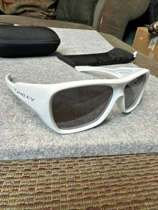 Oakley Chaminade Sonnenbrille OO9492-0260 perlweißes Gestell mit schwarzen PRIZM Gläsern - Bild 1 von 11