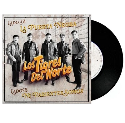 LOS TIGRES DEL NORTE 7” VINYL LA PUERTA NEGRA/ NI PARIENTES SOMOS SELLADO! - Image 1 of 3