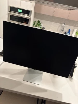 Samsung ViewFinity S9 27" 5K Matte IPS Smart Monitor With Camera LS27C900PANXZA - Image 1 of 4
