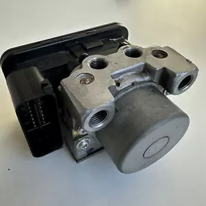 Honda CBR650F CBR650 2016 ABS Control Unit Module Pump 57110-MJE-D12 - Picture 1 of 9