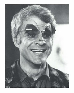 Who’s Who Steve Martin Wearing Opti-Grab Glasses Card Trivia Questions 5" x 4" - Picture 1 of 2