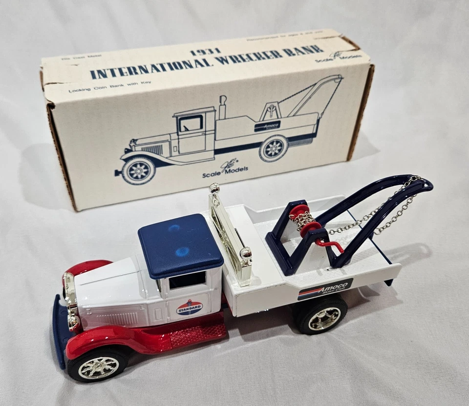 Nuevo banco de camión fundido a presión Amoco de colección edición limitada, grúa internacional 1931, blanco Foto 1 de 1