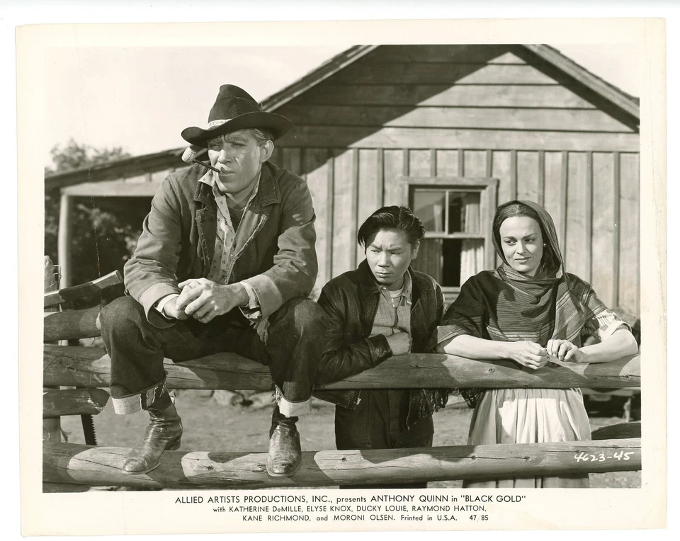 电影静止物 Anthony Quinn & Katherine DeMille 黑金 (1947) u100035 — 第 1/1 张图片