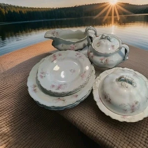 Bordo oro vintage con fiori rosa Johnson Bros England set di 15 pezzi - Foto 1 di 23