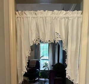VTG 1970s Battenburg Lace White 2 Piece Valance, Swag Cafe BoHo Chic RARE - Picture 1 of 6