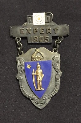 Insignia de puntería experta de Massachusetts de colección de la 26ª División de Infantería de Massachusetts 1905 Foto 1 de 4