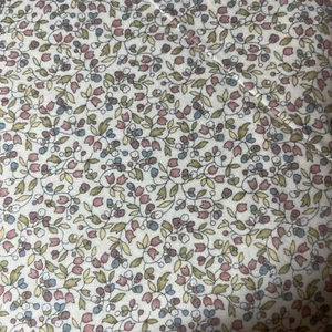 Tela de franela Farmyard Friends Kansas Troubles Quilters Moda #9156 flores pequeñas - Imagen 1 de 8