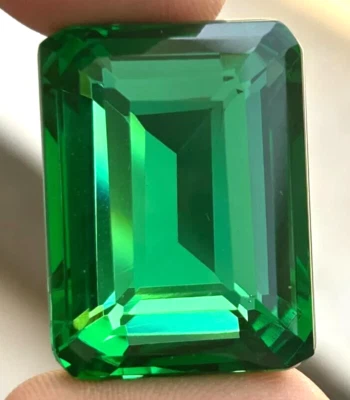 114.5 Cts Huge Green Emerald Colombian Emerald Cut Loose Gemstone for Best Price - Image 1 of 4