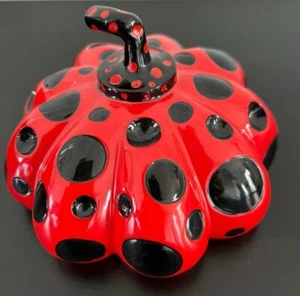 YAYOI KUSAMA : Superbe Sculpture neuve Rouge & Noire dans sa boîte d’origine - Picture 1 of 6