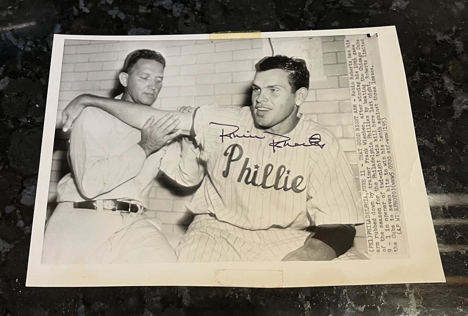 1953 Robin Roberts Autograph Original Wire Photo - Image 1 of 1