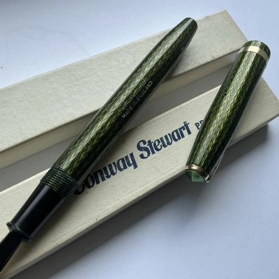 CONWAY STEWART  SHORTHAND  14 CT   NIB FOUNTAIN PEN SERVICED GREEN   HERRINGBONE - Image 1 of 4