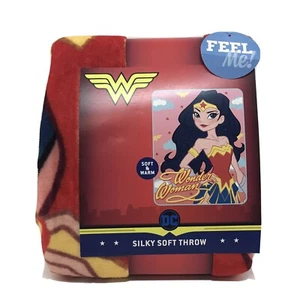 DC Comics Wonder Woman seidig weich Superhelden Decke (40 Zoll X 50 Zoll.) - Bild 1 von 5