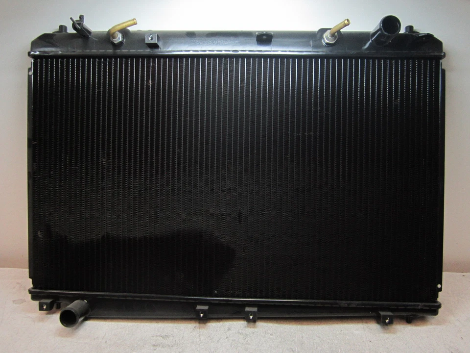 Radiador de refrigeración del motor nn70608 Toyota Sienna 1998 1999 2000 mercado de accesorios Foto 1 de 3