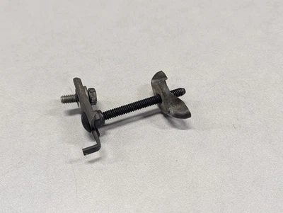 1992 Dodge Dakota 3,9 л воздухоочиститель шпильки удерживающий кронштейн с гайкой крыла - Изображение 1 из 4