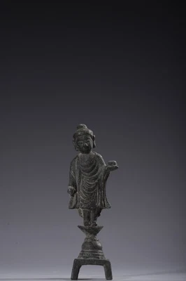 Antigua estatua de Buda de cobre rojo de la dinastía Wei del Norte de una fina colección china Foto 1 de 4