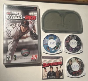 Lotto portatile Sony PSP Playstation: 3 giochi, 1 film, custodia 4 dischi - Foto 1 di 11