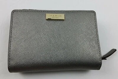 Cartera compacta Kate Spade Newbury Lane Cara de cuero plateada Foto 1 de 4