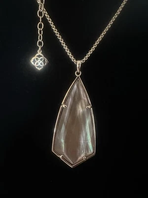 Collar Kendra Scott Camry Madreperla MOP Rosa Iridiscente Oro Rosa Foto 1 de 3