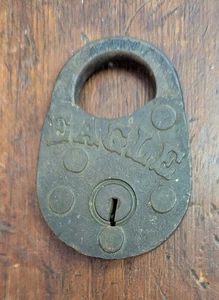 Lucchetto Vintage Aquila Scritta Bloccato Senza Chiave 3" x 2" Terryville USA Scritto - Foto 1 di 6