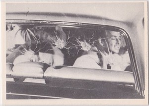 VOYAGE TO THE BOTTOM OF THE SEA 1964 DONRUSS #15 CLOSE CALL VG/EX