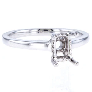 14 Kt Weißgold Verlobungsring mit vier Krappen Diamanten "versteckter Heiligenschein" - Bild 1 von 2