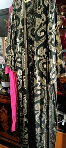 Extravaganter Unisex Kaftan Gold Metallic Brokat und eleganter Verarbeitung. - Bild 1 von 6