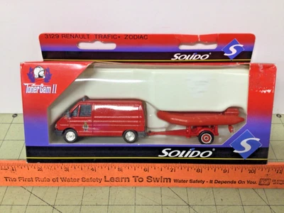 Furgoneta fundida a presión vintage 3129 Renault Trafic + Zodiac balsa de Solido de Francia Foto 1 de 4