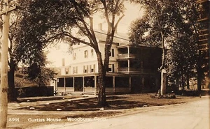 Postal Curtiss House Inn Street View On Main St Woodbury, CT de colección 1913 RPPC - Imagen 1 de 2