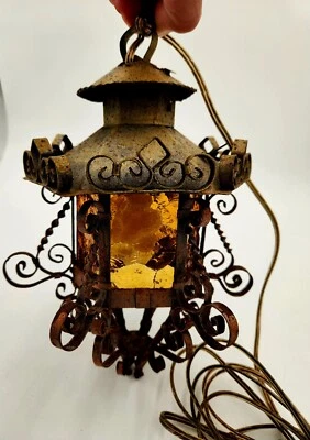 Antiguo accesorio colgante de panel de vidrio texturizado de hierro forjado/metal gótico español Foto 1 de 4