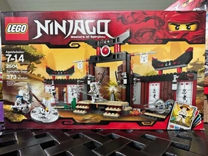 LEGO 2504 Ninjago Spinjitzu Dojo, Nuevo y Sellado de Fábrica - Imagen 1 de 5