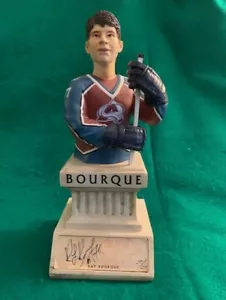 Ray Bourque Auto Mini-Busto 2002-03 Cubierta Superior Retratos Clásicos 50/50 - CON CAJA - Imagen 1 de 9