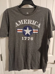 NUEVA Camiseta Property Of America 1776 Home Of The Brave Adulto XL Gris - Imagen 1 de 7