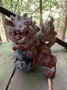 Seltene antike japanische Kutani Komainu Foo Hund Shishi Löwe rot Shisa Figur 35 cm - Bild 1 von 3