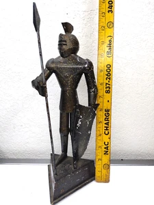 Scultura Mid-Century acciaio pressato tuta armatura spartano guerriero soldato rustico - Foto 1 di 12