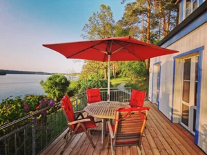 Urlaub in Mecklenburg Ferienhaus direkt am See Wald Meer Boot Schwerin Ostsee MV - Bild 1 von 24