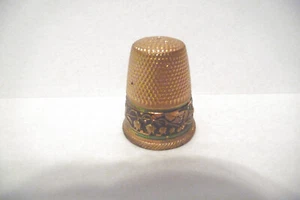 THIMBLE VINTAGE BRASS SETTMACHER AUSTRIA BLACK ENAMEL BAND OF LILY OF THE VALLEY - Picture 1 of 6