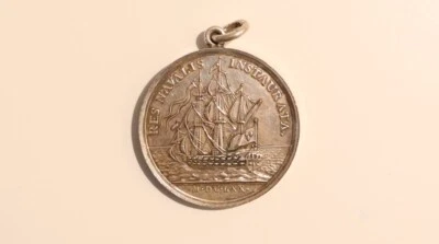 Ancienne Médaille Louis XIV Rétablissement de la Marine Mauger 1670 (refrappe) - Photo 1/4