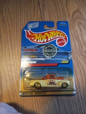 Ford Hotwheels Premium Trailer Edition 40 blanco Foto 1 de 4