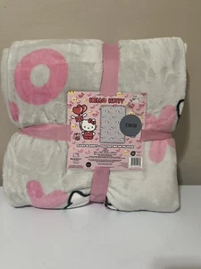 Sanrio Hello Kitty Gray XOXO Valentines Twin Size TikTok Plush Blanket - Picture 1 of 3