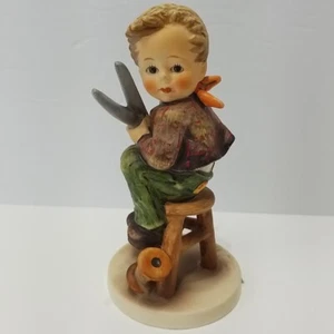 Figura de porcelana Hummel pequeño hilo de tijera sastre #308 TMK5 5,75" de colección - Imagen 1 de 9