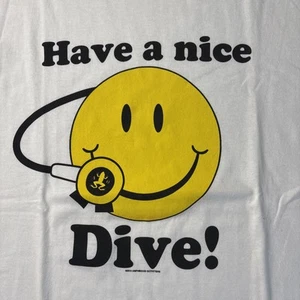 Camiseta para hombre Amphibious Outfitters mediana buceo cara sonriente blanca - Imagen 1 de 4