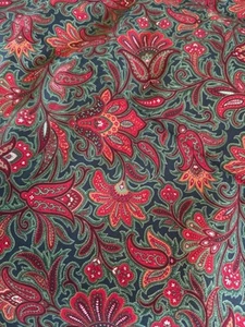 EXTRA LARGE PIECE OF 100% COTTON PAISLEY CHRISTMAS FABRIC~7.8 YARDS - Picture 1 of 4