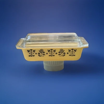 🌟🌟🌟 1957 PYREX 575 B - #21 2 QT Space Saver Dish Promo Needlepoint Embroidery - Image 1 of 4