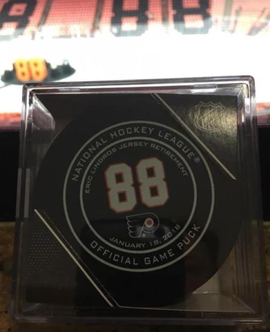 ERIC LINDROS PHILADELPHIA FLYERS RETIREMENT NIGHT GAME PUCK HTF 88  1/18/18 Cover