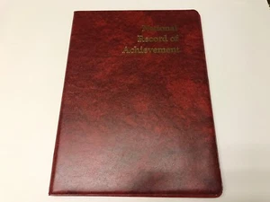 CARPETA DE PVC RÉCORD NACIONAL DE LOGROS A5 EN LOOK DE CUERO ROJO - ESTAMPADO DORADO - Imagen 1 de 2