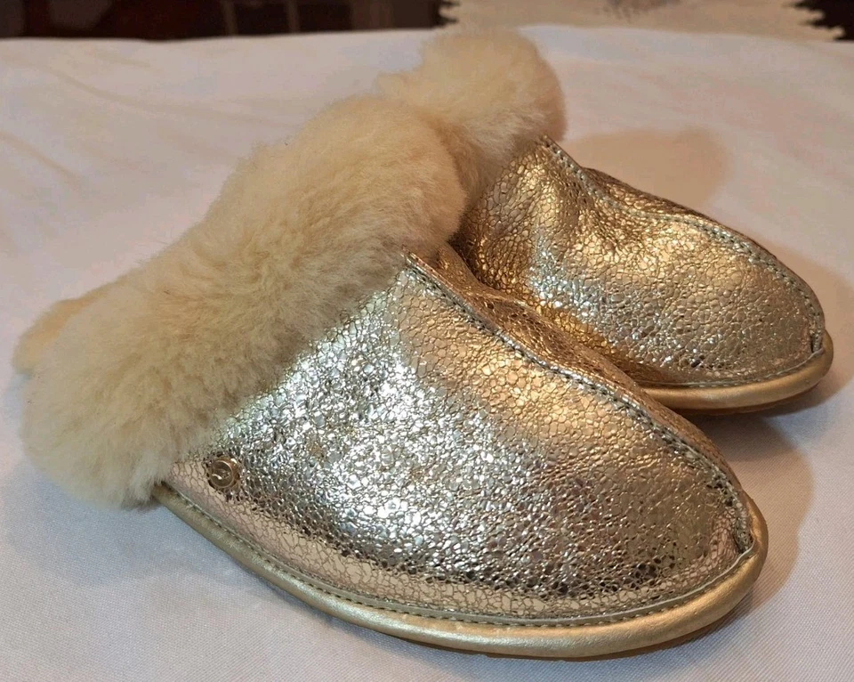 Zapatillas UGG Scuffette II Metálicas Brillantes Doradas Talla 8 Foto 1 de 4