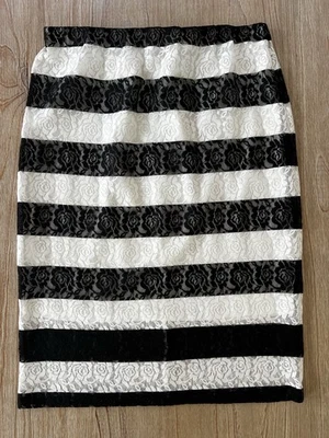 Womens ELLE Pencil Skirt Stretchy Lace Slip Size 8 M Knee Length Black White - Image 1 of 4