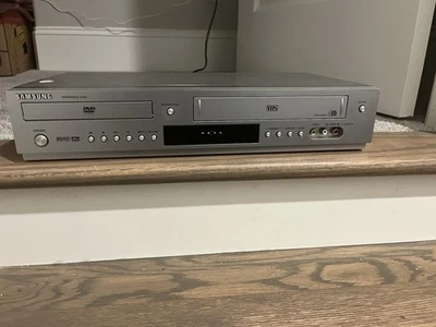 Combo DVD/VCR Samsung DVD-V5500 ****Para piezas -No funciona. Por favor lea. Foto 1 de 4