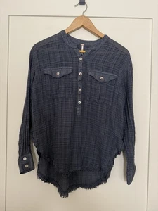 Free People Top Shirt Damen XS blau 1/2 Knopf Langarm roher Saum Boho Hippie - Bild 1 von 12